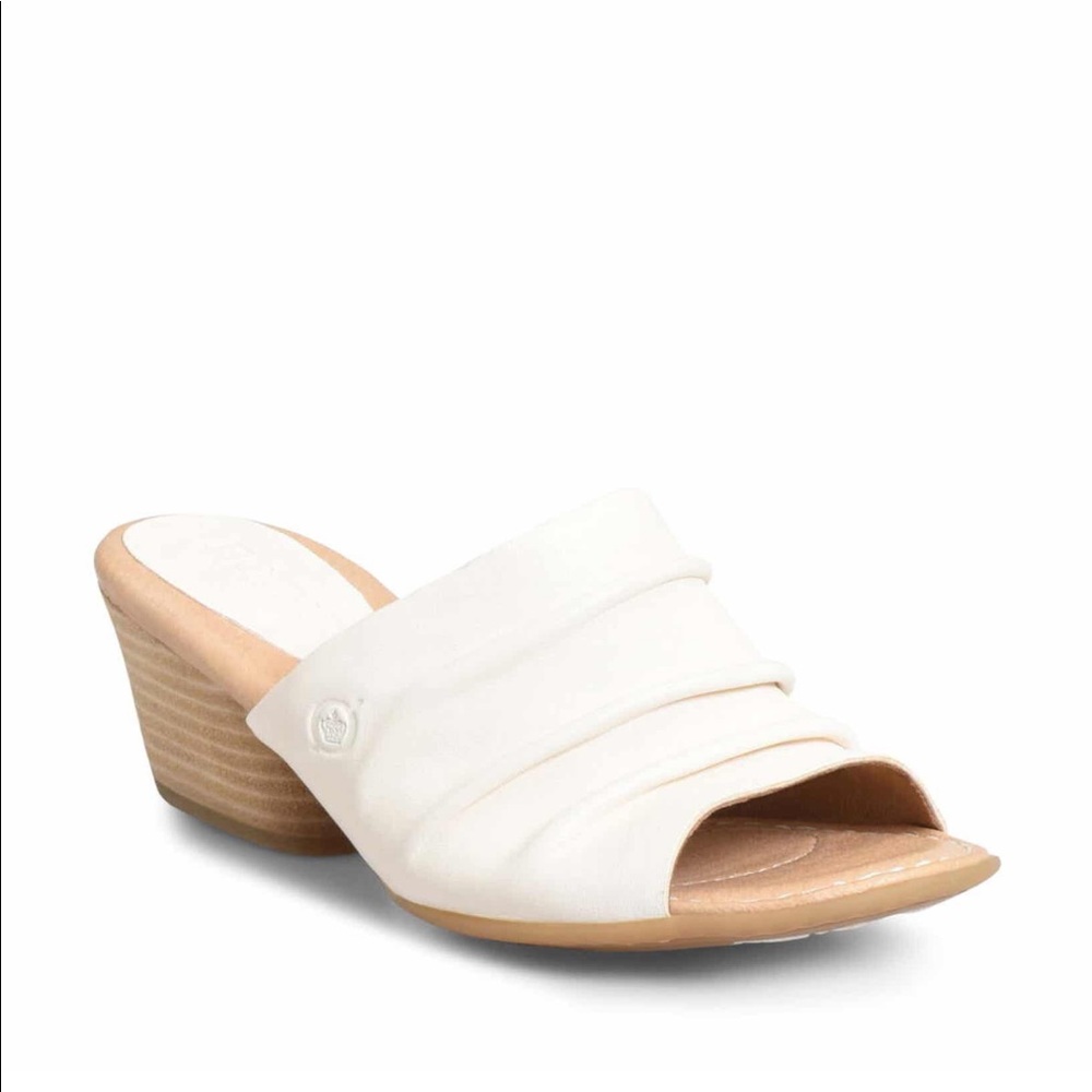 Born Slouchies Women’s 8 NWT Box White -Arrived-*
